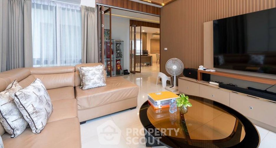 For sale 4 bedrooms house in Taling Chan, Bangkok