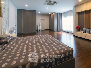 For sale 4 bedrooms house in Taling Chan, Bangkok