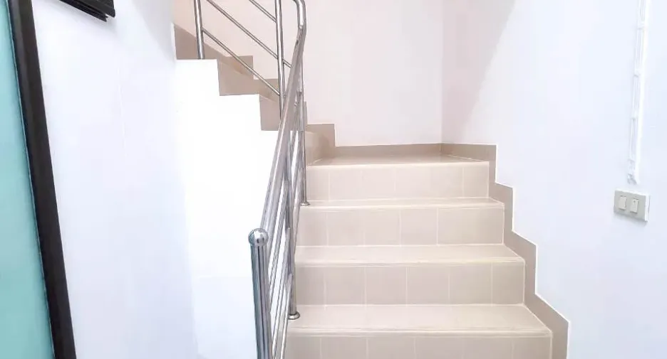 Reihenhaus zum Kauf mit 2 Zimmer in Sam Phran, Nakhon Pathom