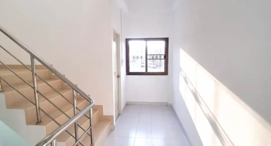 Reihenhaus zum Kauf mit 2 Zimmer in Sam Phran, Nakhon Pathom