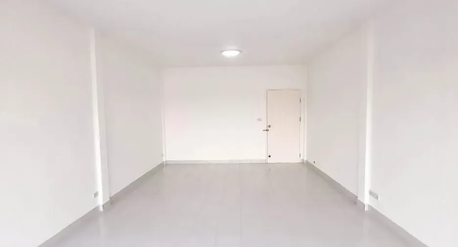 Reihenhaus zum Kauf mit 2 Zimmer in Sam Phran, Nakhon Pathom