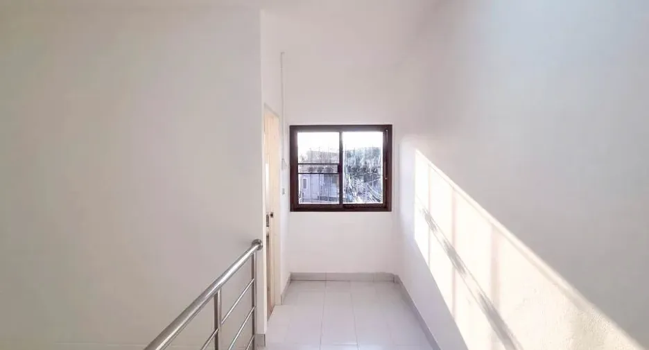 Reihenhaus zum Kauf mit 2 Zimmer in Sam Phran, Nakhon Pathom