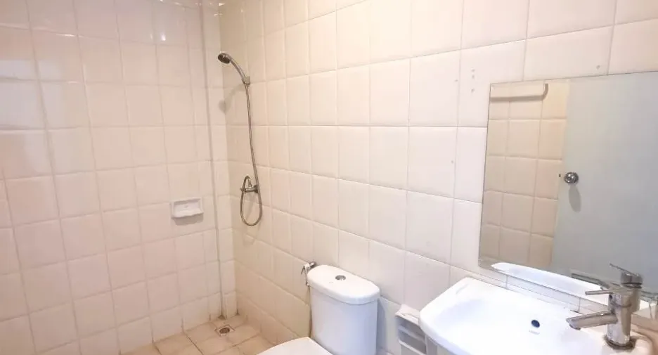 Reihenhaus zum Kauf mit 2 Zimmer in Sam Phran, Nakhon Pathom