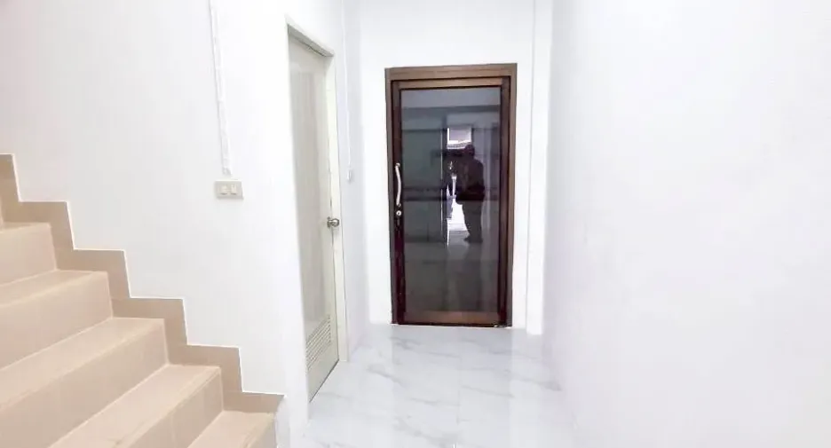 Reihenhaus zum Kauf mit 2 Zimmer in Sam Phran, Nakhon Pathom