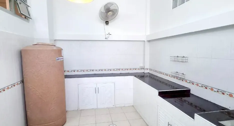 Reihenhaus zum Kauf mit 2 Zimmer in Sam Phran, Nakhon Pathom