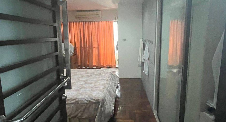 For sale 1 bed condo in Khlong Toei, Bangkok
