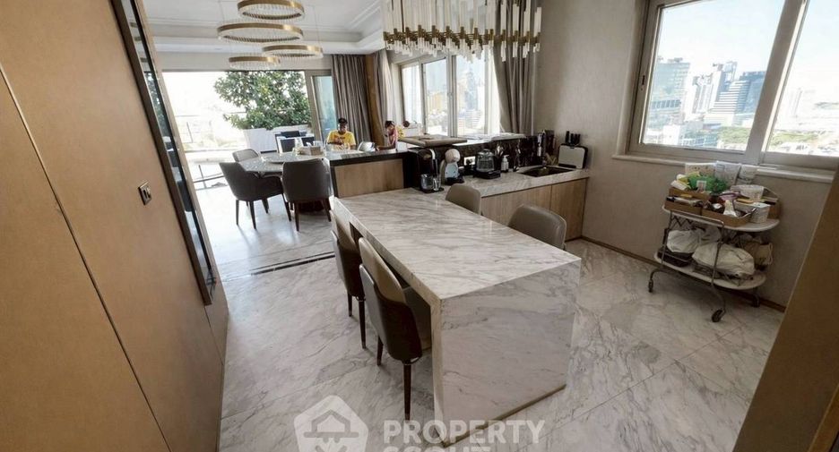 For sale 3 bedrooms condo in Khlong Toei, Bangkok