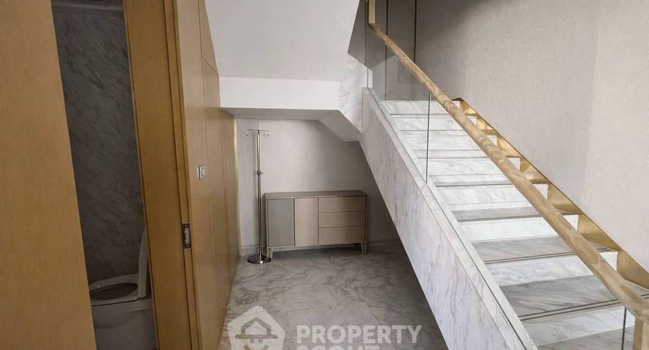 For sale 3 bedrooms condo in Khlong Toei, Bangkok