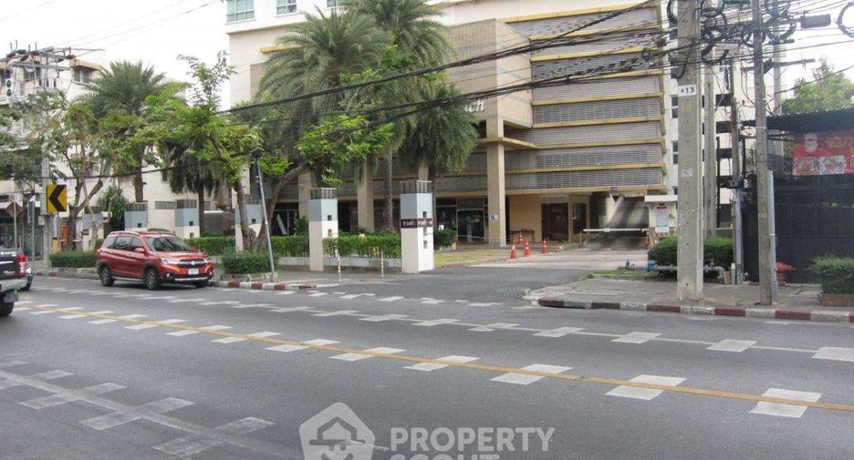 For sale 2 bedrooms condo in Yan Nawa, Bangkok