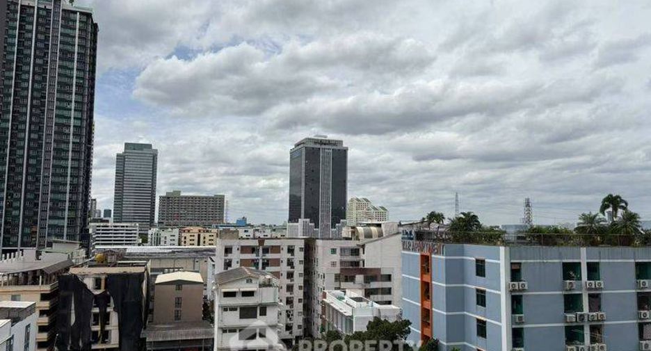 For sale 2 bedrooms condo in Huai Khwang, Bangkok