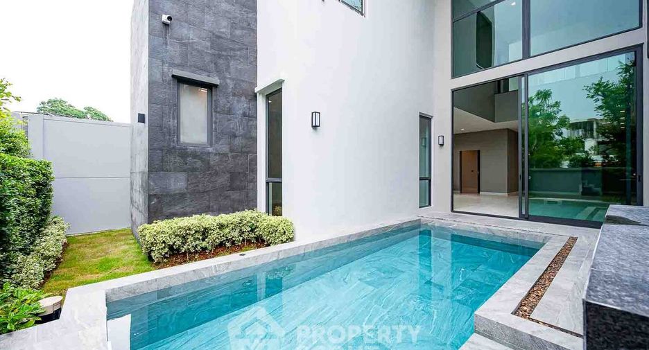 For sale 5 bedrooms house in Suan Luang, Bangkok