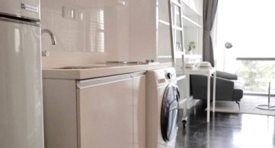 For sale 1 bed condo in Khlong Toei, Bangkok