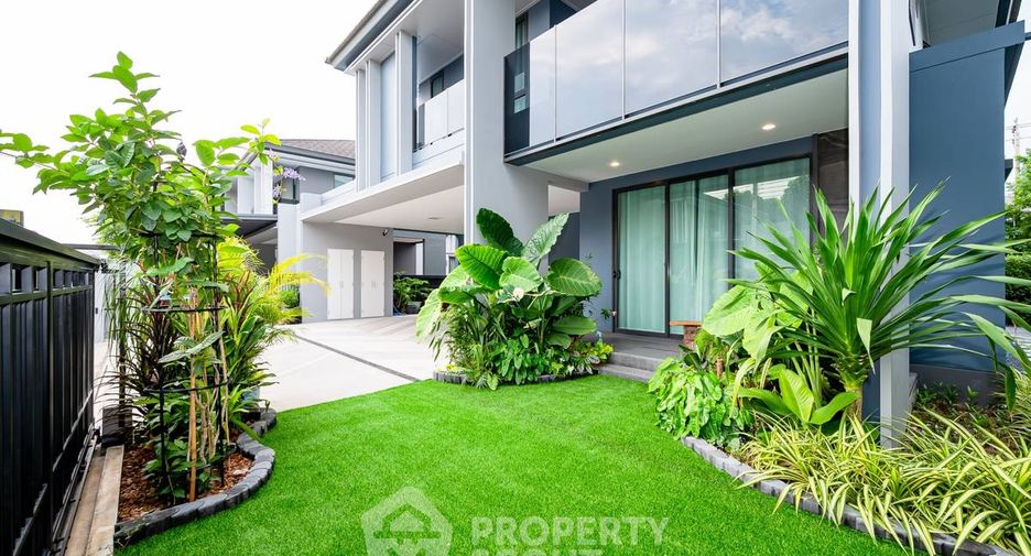 For rent and for sale 4 bedrooms house in Bang Kapi, Bangkok
