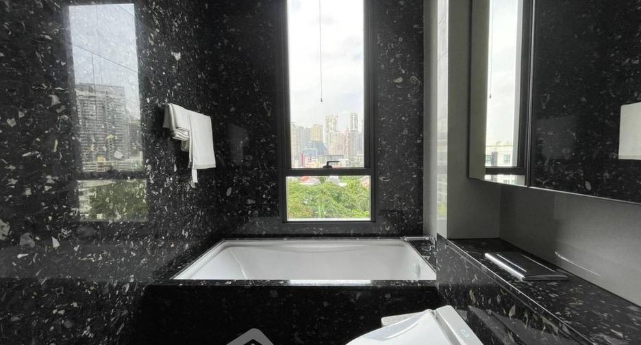 For sale 1 bed condo in Khlong Toei, Bangkok