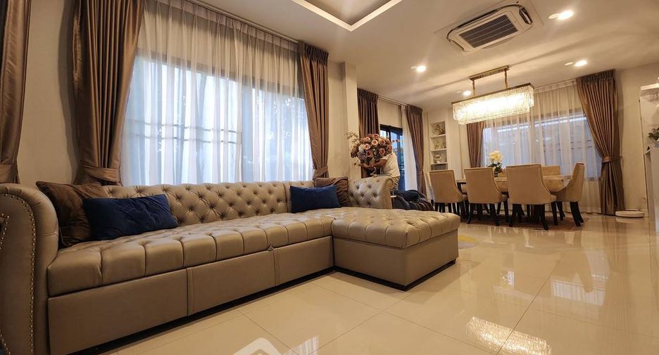 For sale 4 bedrooms house in Khlong Sam Wa, Bangkok