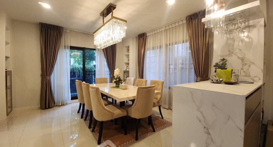For sale 4 bedrooms house in Khlong Sam Wa, Bangkok