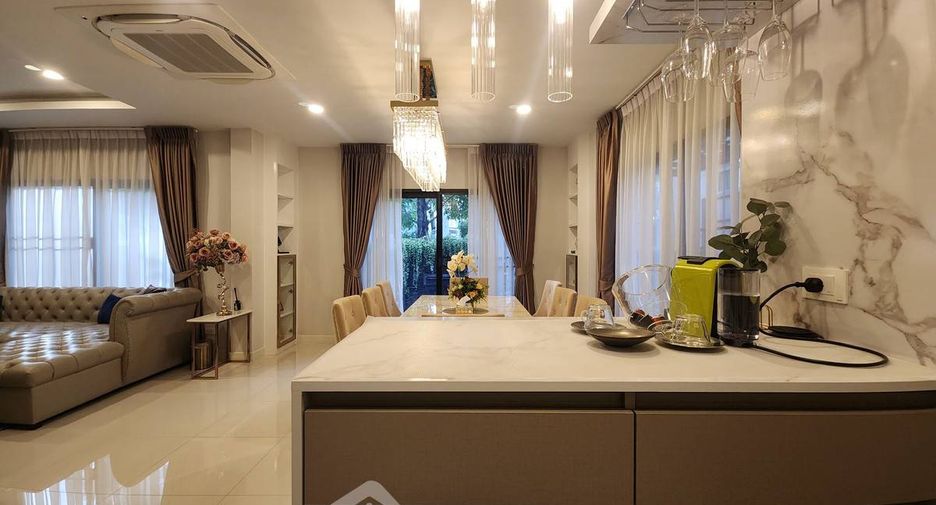 For sale 4 bedrooms house in Khlong Sam Wa, Bangkok