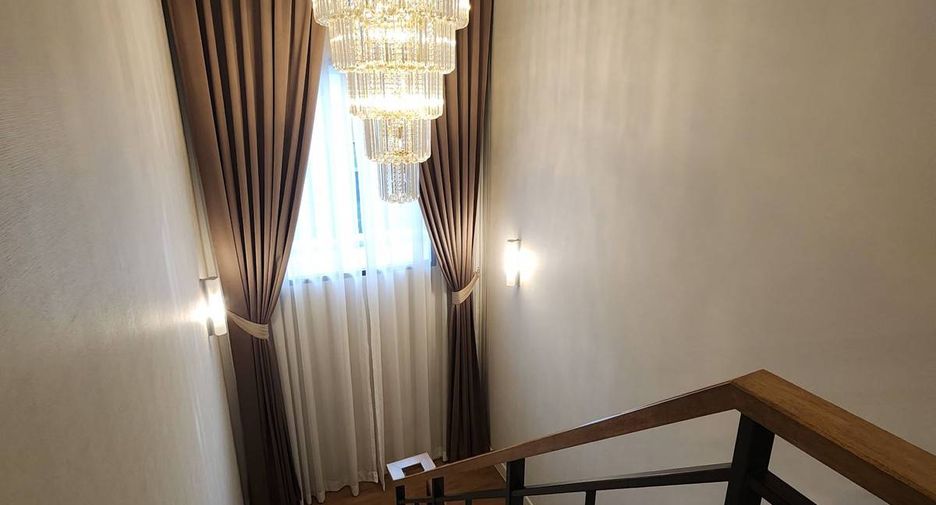 For sale 4 bedrooms house in Khlong Sam Wa, Bangkok