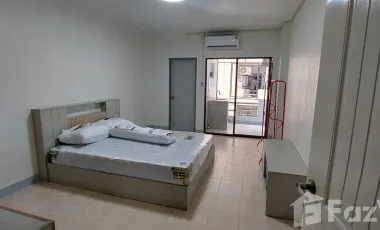 For sale 1 bed condo in Wang Thonglang, Bangkok