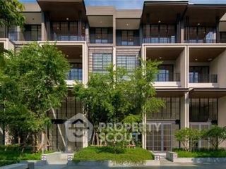Аренда и продажа 4 спальни таунхаус в Щаттхана, Бангкок