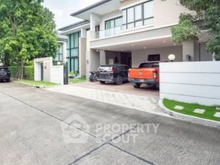 For sale 4 bedrooms house in Taling Chan, Bangkok