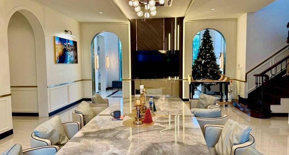 For sale 5 bedrooms house in Lat Krabang, Bangkok
