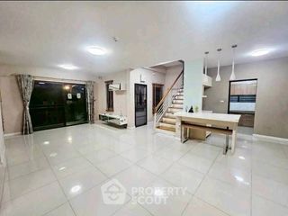 Haus zur Miete und zum Kauf mit 4 Zimmer in Sai Mai, Bangkok