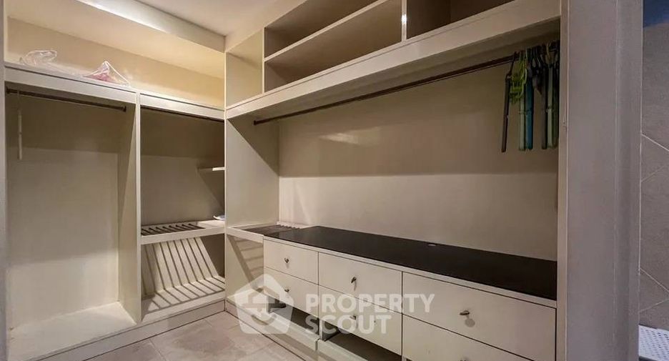 For sale 3 bedrooms condo in Pratumnak, Pattaya