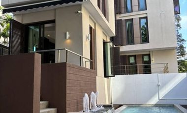 Condo en venta de 3 habitaciones en Yan Nawa, Bangkok