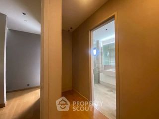 For sale 4 bedrooms house in Huai Khwang, Bangkok