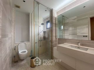 For sale 4 bedrooms house in Huai Khwang, Bangkok