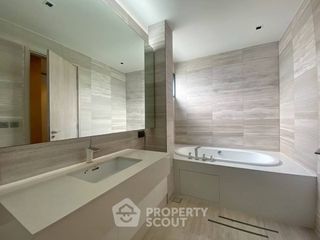 For sale 4 bedrooms house in Huai Khwang, Bangkok