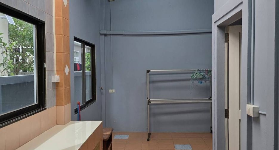 For rent 4 bedrooms house in Mueang Nonthaburi, Nonthaburi