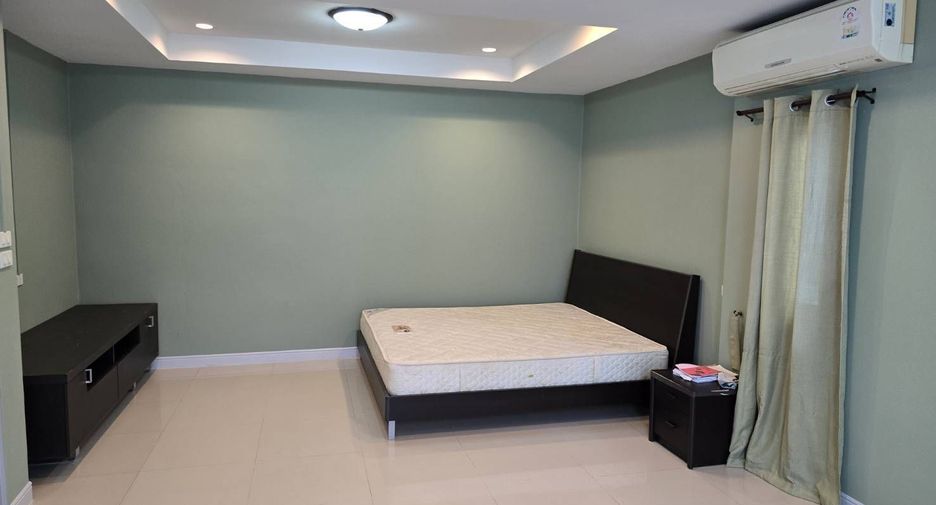 For rent 4 bedrooms house in Mueang Nonthaburi, Nonthaburi