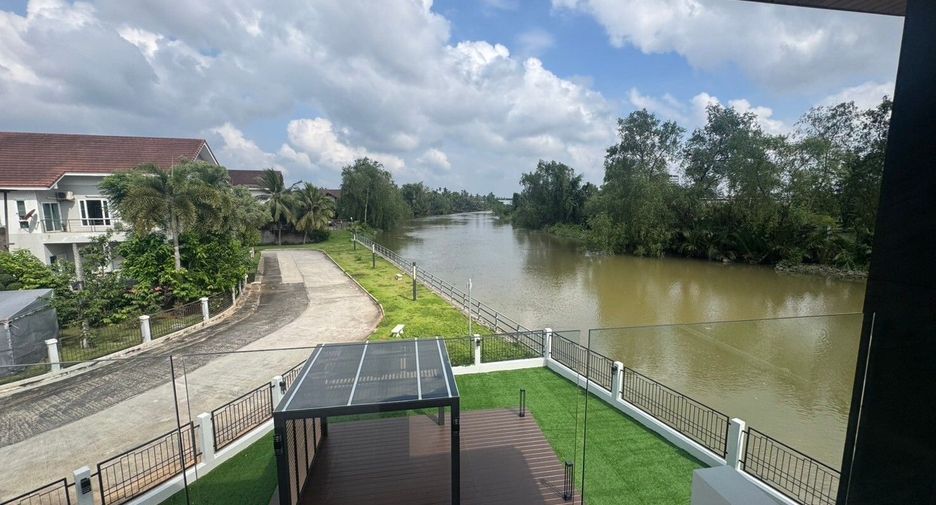For sale 5 bedrooms house in Mueang Surat Thani, Surat Thani