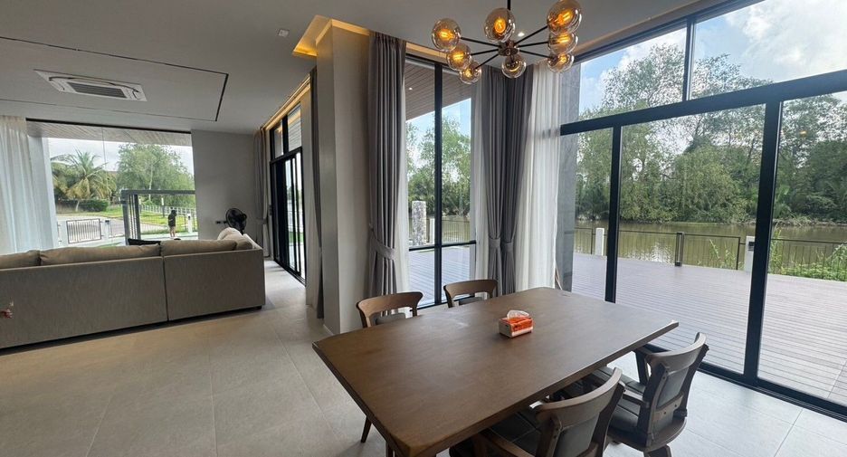 For sale 5 bedrooms house in Mueang Surat Thani, Surat Thani