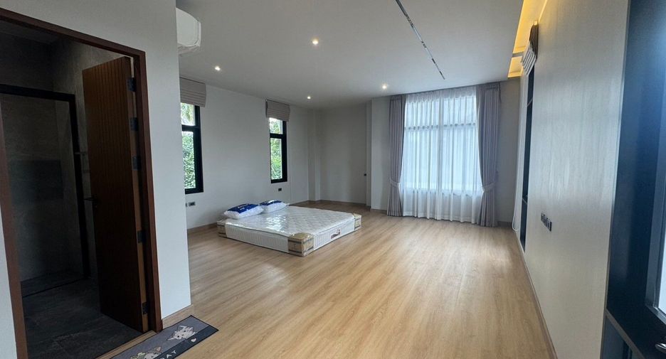 For sale 5 bedrooms house in Mueang Surat Thani, Surat Thani
