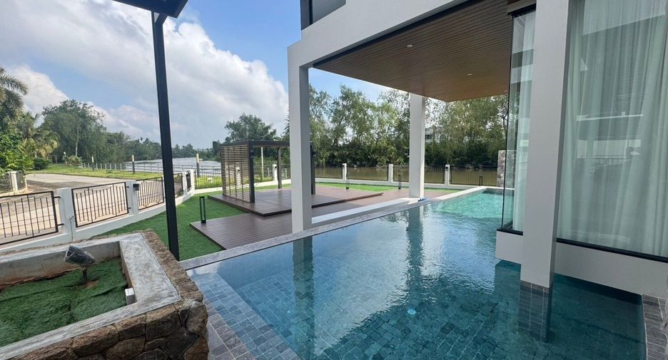 For sale 5 bedrooms house in Mueang Surat Thani, Surat Thani