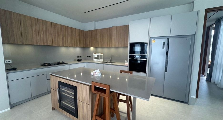 For sale 5 bedrooms house in Mueang Surat Thani, Surat Thani