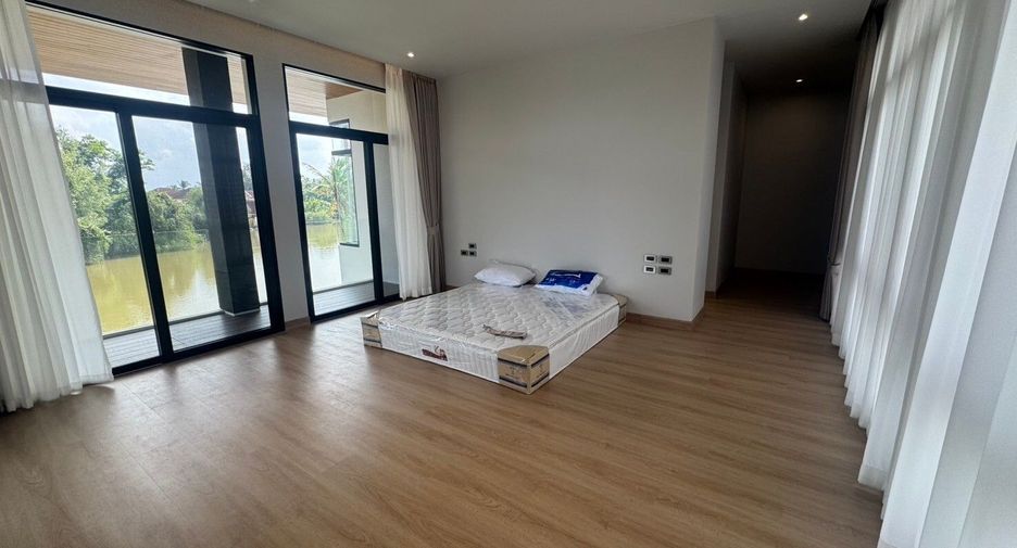 For sale 5 bedrooms house in Mueang Surat Thani, Surat Thani