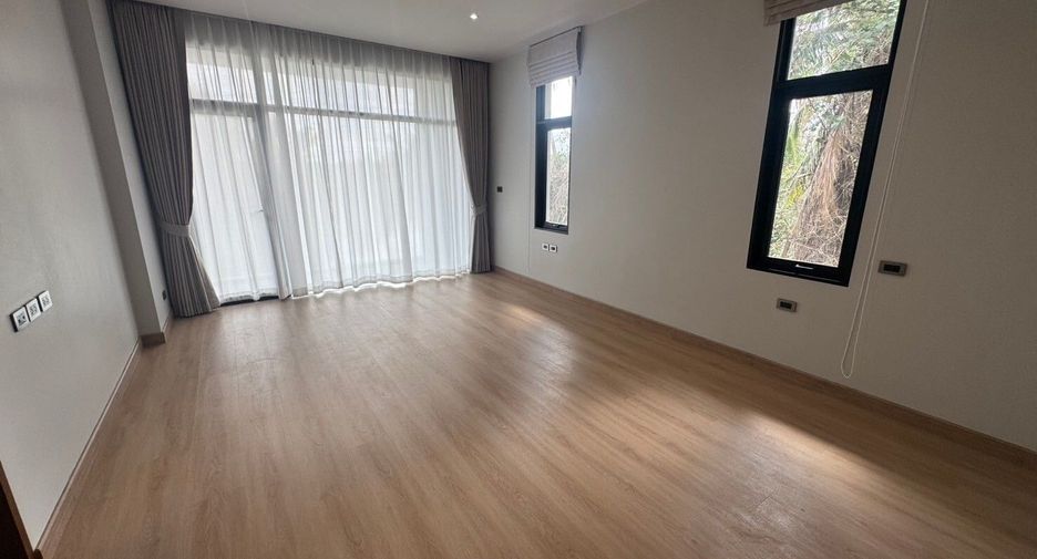 For sale 5 bedrooms house in Mueang Surat Thani, Surat Thani