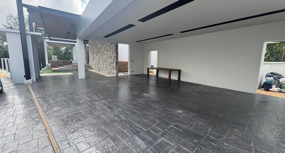 For sale 5 bedrooms house in Mueang Surat Thani, Surat Thani