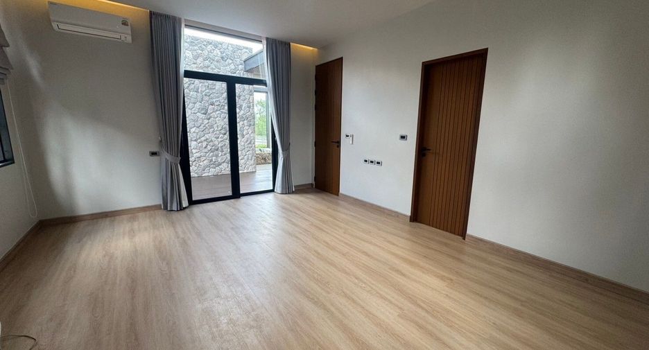 For sale 5 bedrooms house in Mueang Surat Thani, Surat Thani