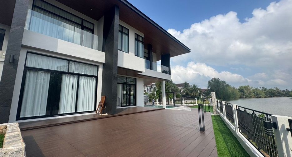 For sale 5 bedrooms house in Mueang Surat Thani, Surat Thani