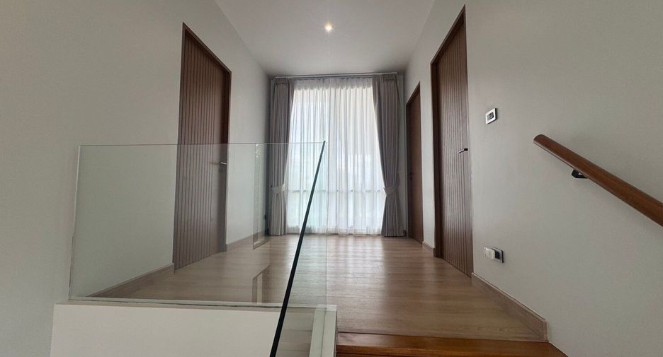 For sale 5 bedrooms house in Mueang Surat Thani, Surat Thani