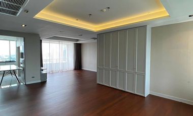 For sale 3 bedrooms condo in Watthana, Bangkok