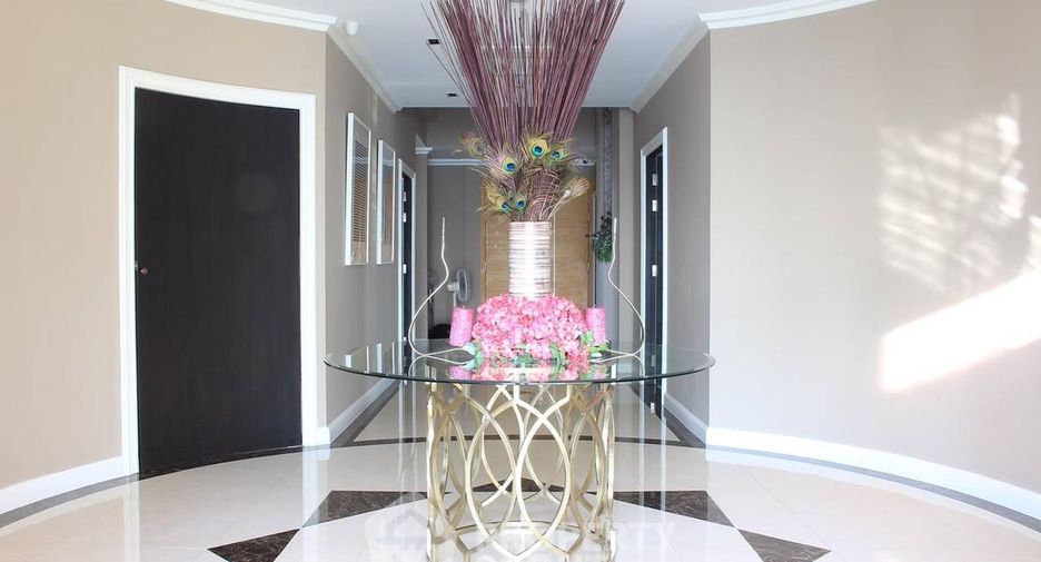 Condo en alquiler y en venta de 4 habitaciones en Khlong Toei, Bangkok