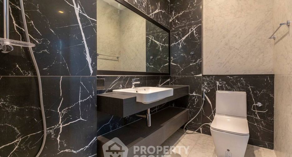 For sale 5 bedrooms house in Lak Si, Bangkok