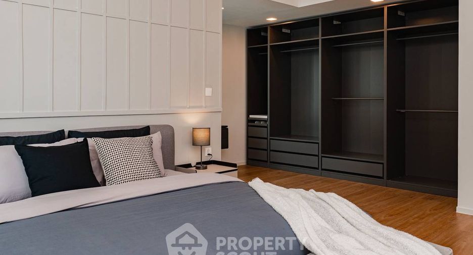 For sale 4 bedrooms house in Saphan Sung, Bangkok