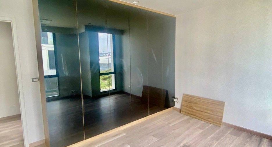 For sale 3 bedrooms townhouse in Yan Nawa, Bangkok